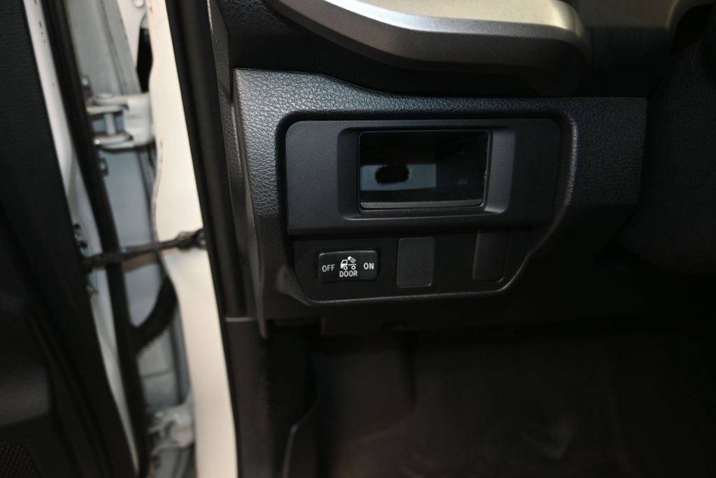 Used 2017 Toyota Tacoma SR5 w/ Tow Package AWD/4WD image 12