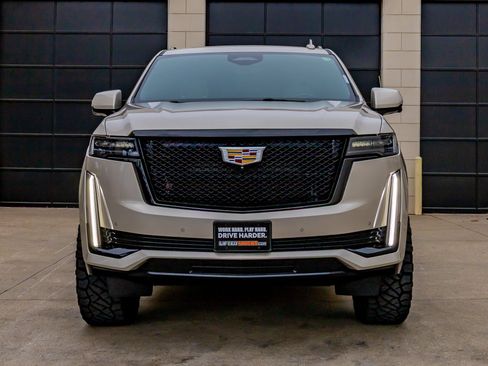 Used 2021 Cadillac Escalade Sport AWD/4WD image 3
