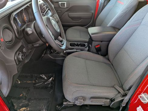 Used 2025 Jeep Wrangler Unlimited Rubicon w/ Convenience Group image 20