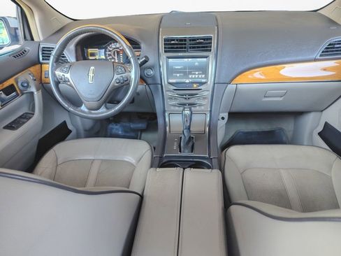 Used 2013 Lincoln MKX FWD image 3