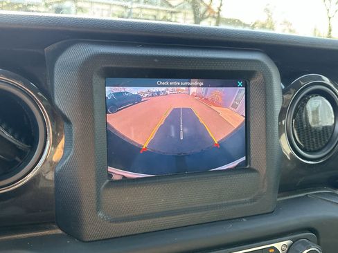 Used 2019 Jeep Wrangler Unlimited Sport image 19