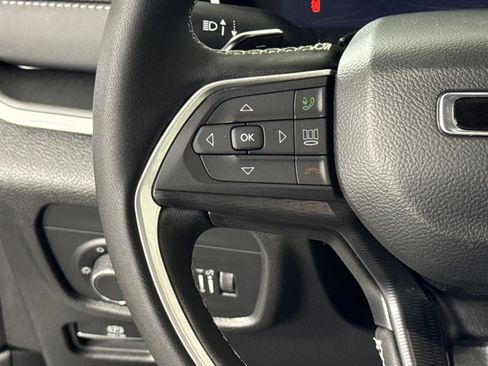 New 2025 Jeep Grand Cherokee Altitude image 14