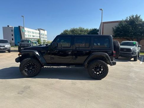 Used 2018 Jeep Wrangler Unlimited Rubicon w/ LED Lighting Group AWD/4WD image 5