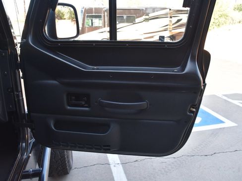 Used 2006 Jeep Wrangler X AWD/4WD image 19