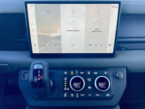 Used 2025 Land Rover Defender 110 X-Dynamic SE image 19