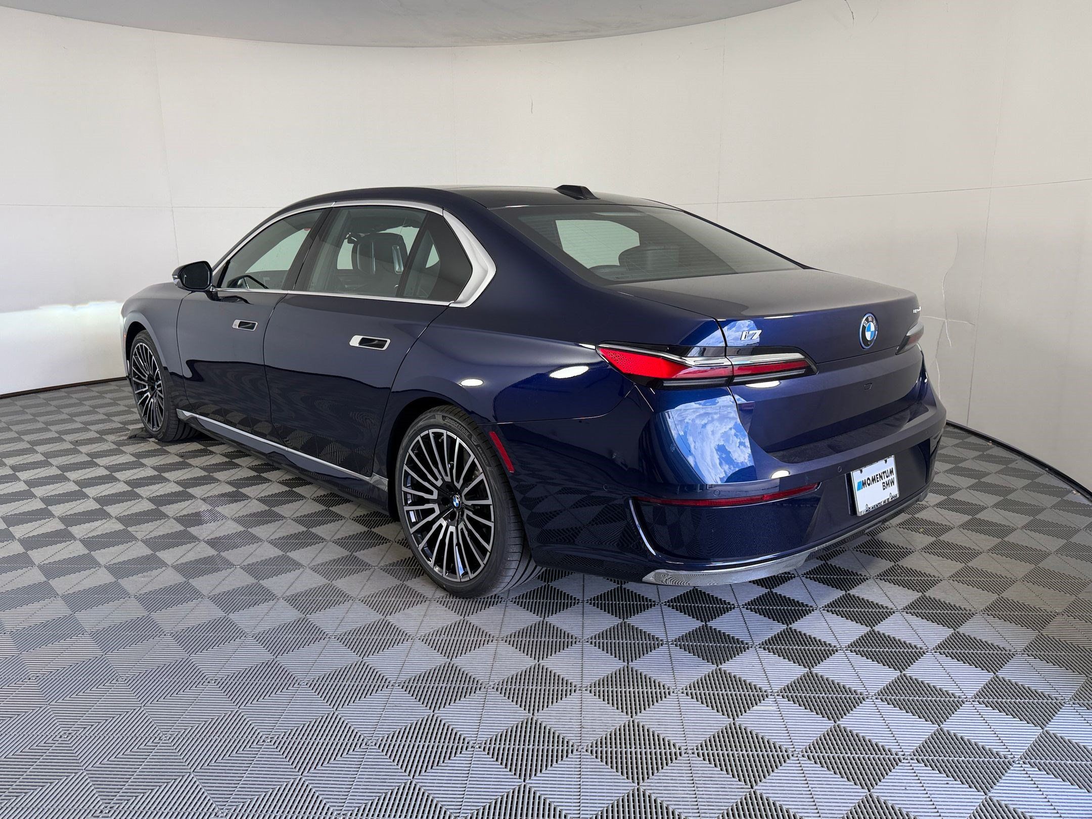Used 2026 BMW i7 eDrive50 RWD image 3
