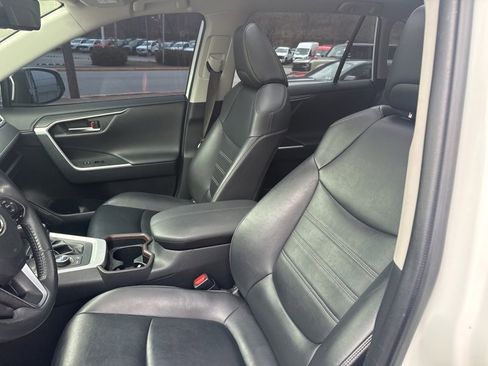 Used 2019 Toyota RAV4 Limited w/ Advanced Technology Package image 12