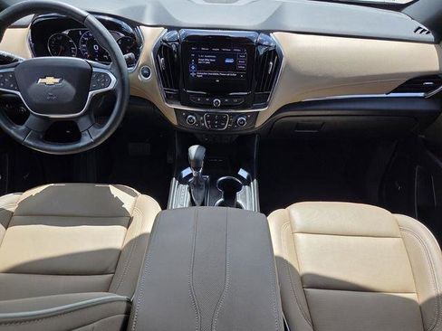Used 2023 Chevrolet Traverse Premier FWD image 13