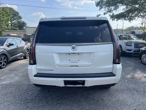 Used 2015 Cadillac Escalade Luxury AWD/4WD image 4