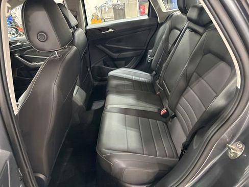 Certified 2022 Volkswagen Jetta SE image 25