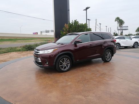 Used 2019 Toyota Highlander XLE image 5