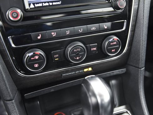 Used 2017 Volkswagen Passat 1.8T SE image 21