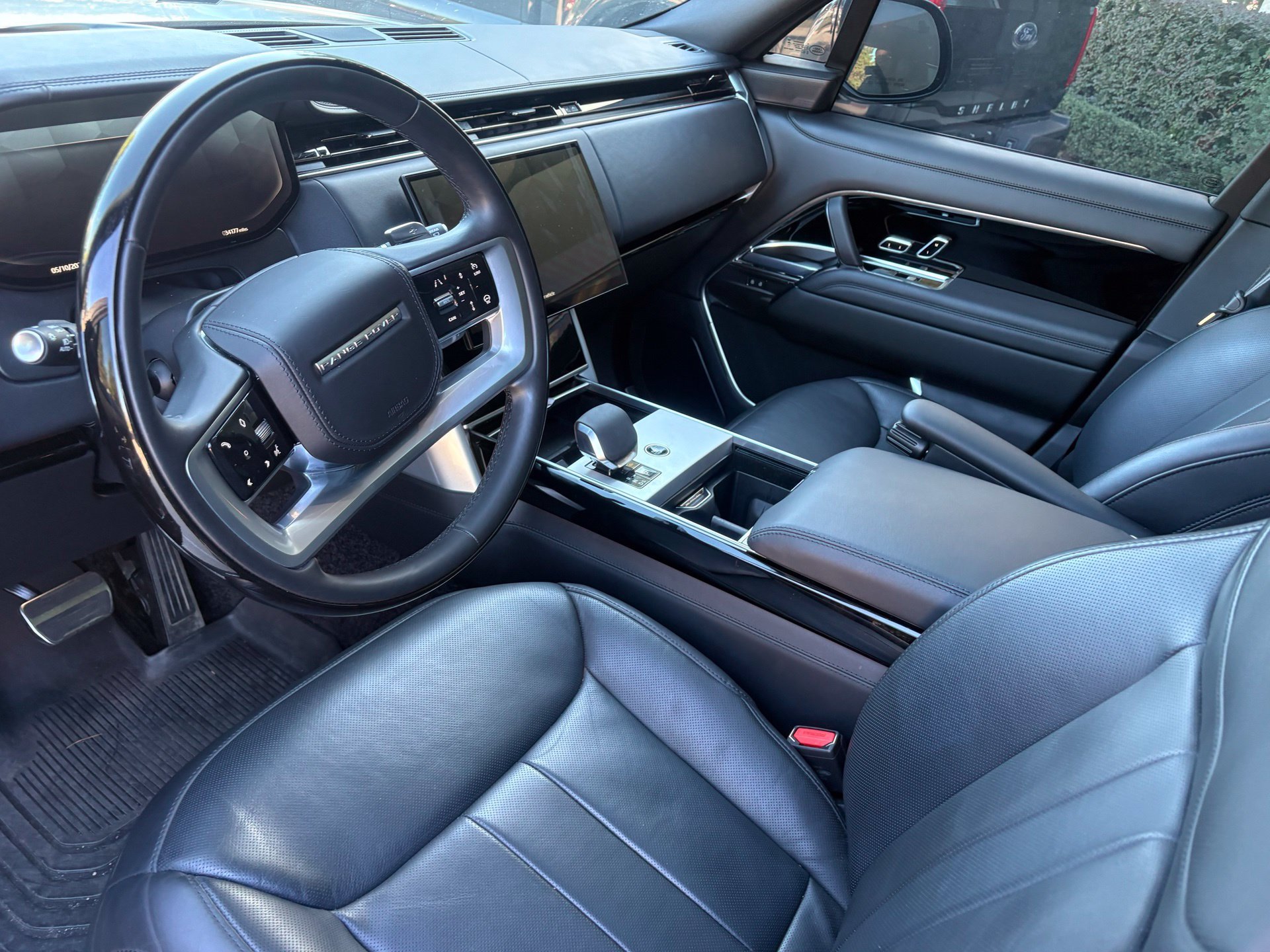 Used 2025 Land Rover Range Rover Long Wheelbase SE AWD/4WD image 8