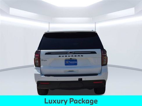 Used 2023 Chevrolet Suburban Z71 w/ Luxury Package AWD/4WD image 5