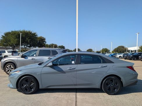 Used 2021 Hyundai Elantra SEL FWD image 3