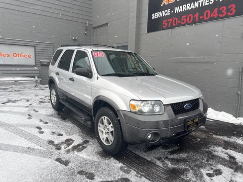 Used 2005 Ford Escape XLT image 1