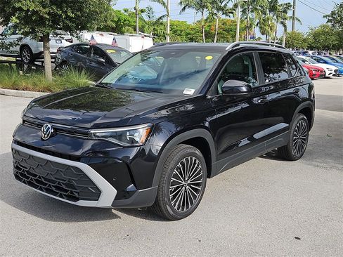 New 2025 Volkswagen Taos SE image 3