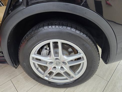 Used 2014 Porsche Cayenne S w/ Comfort Plus Package image 40