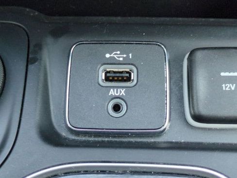 Used 2022 Jeep Cherokee Limited AWD/4WD image 22