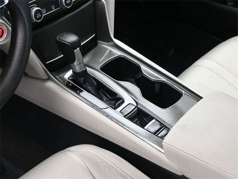 Certified 2018 Honda Accord EX image 19