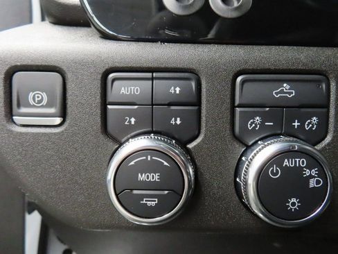 Used 2024 GMC Sierra 1500 SLE w/ X31 Off-Road Package image 45