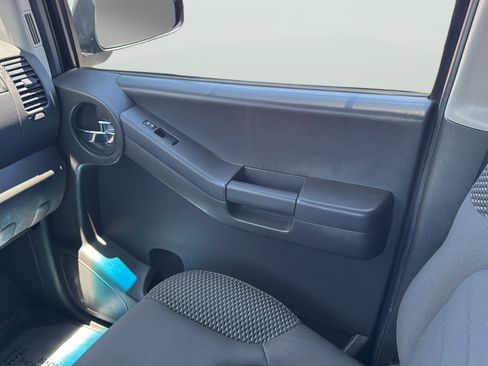 Used 2013 Nissan Xterra PRO-4X AWD/4WD image 18