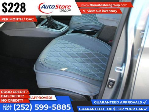 Used 2017 Hyundai Elantra SE image 12