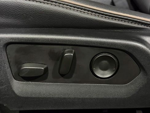 Used 2023 GMC Canyon Denali image 33