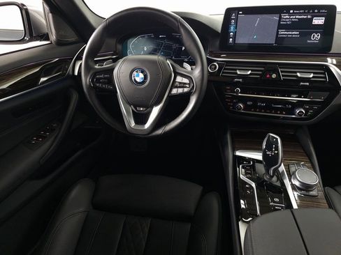 Used 2023 BMW 530e xDrive w/ Premium Package image 21