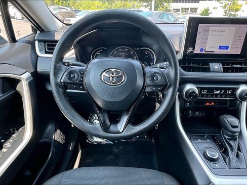Used 2023 Toyota RAV4 LE AWD/4WD image 5