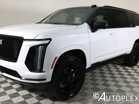 Used 2026 Cadillac Escalade ESV Platinum Sport w/ LPO, ONYX Package AWD/4WD image 9