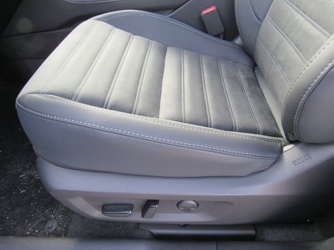 New 2025 Mitsubishi Outlander SE image 14