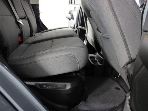 Used 2025 Jeep Wrangler Unlimited Sahara AWD/4WD image 18