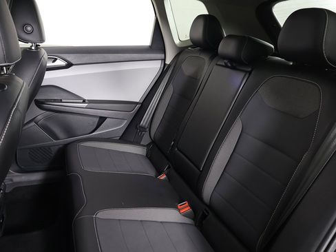 Used 2023 Volkswagen Taos SE w/ Panoramic Sunroof Package image 33