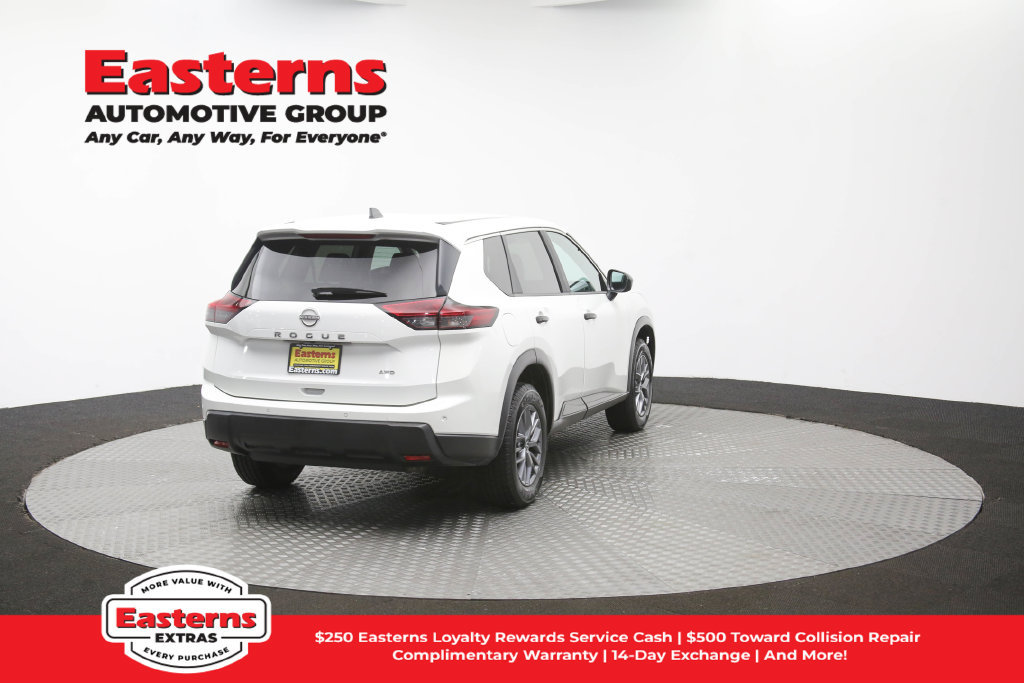 Used 2024 Nissan Rogue S AWD/4WD image 31