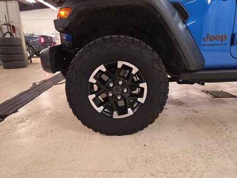 Used 2024 Jeep Wrangler Unlimited Rubicon w/ Safety Group image 27