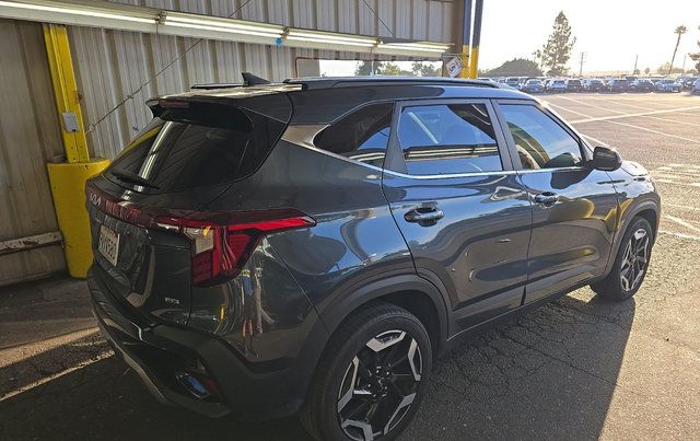 Used 2025 Kia Seltos SX AWD/4WD image 3