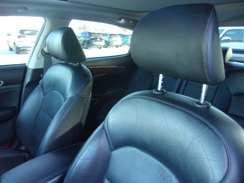 Used 2018 Kia Cadenza Technology image 9