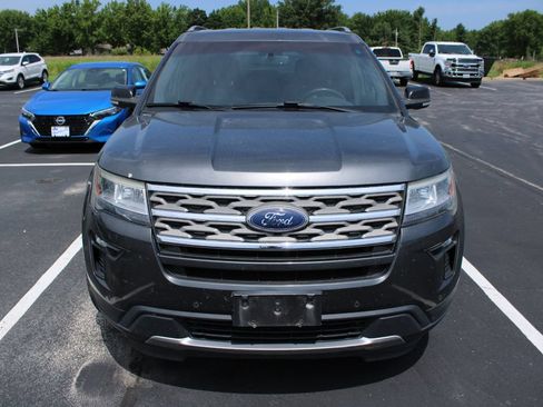 Used 2018 Ford Explorer XLT w/ Equipment Group 202A FWD image 2