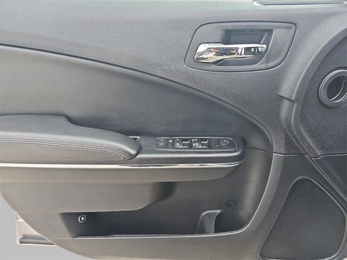 Used 2014 Dodge Charger SXT image 24