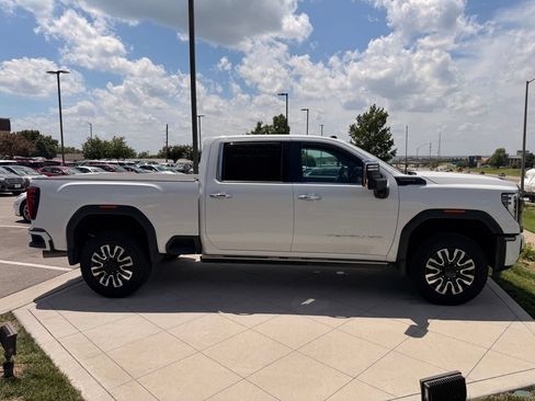 Used 2025 GMC Sierra 3500 Denali Ultimate w/ Snow Plow Prep/Camper Package AWD/4WD image 10