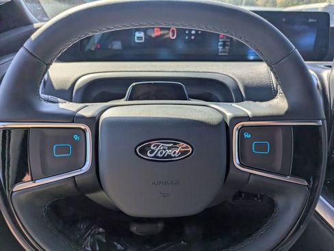 New 2025 Ford Expedition Platinum image 17