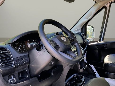 Used 2025 RAM ProMaster 2500 w/ Convenience Group FWD image 17