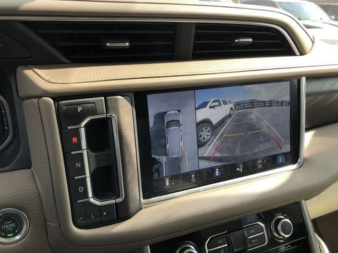 Used 2021 GMC Yukon Denali w/ Denali Premium Package image 21