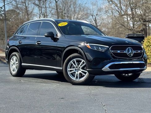 Used 2025 Mercedes-Benz GLC 300 4MATIC image 2
