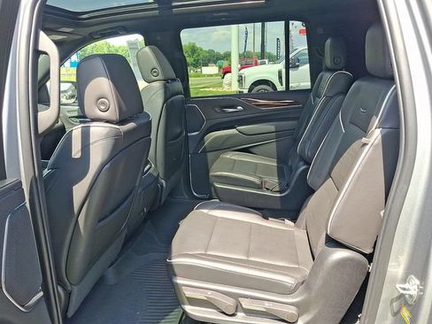 Used 2023 Cadillac Escalade ESV Premium Luxury AWD/4WD image 9