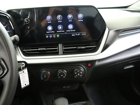 Certified 2025 Chevrolet Trax LS FWD image 18