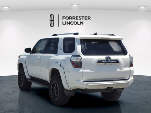 Used 2018 Toyota 4Runner TRD Off-Road Premium AWD/4WD image 5