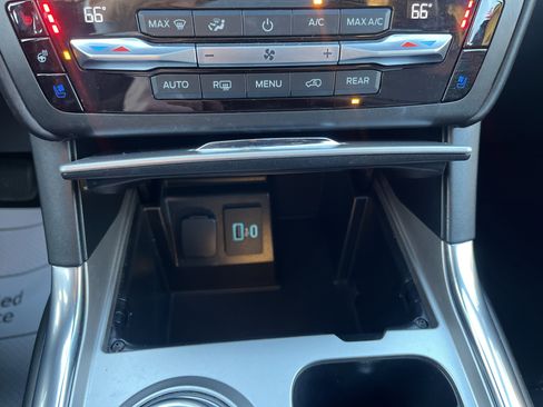 Used 2020 Ford Explorer Platinum w/ Premium Technology Package image 34