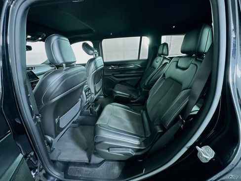 Used 2023 Jeep Grand Cherokee L Laredo image 37